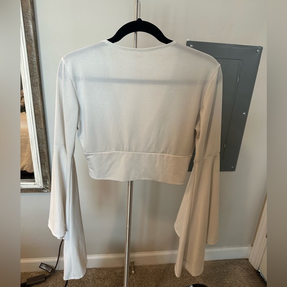 Bell bottom Sleeves Top - Picture 2 of 4
